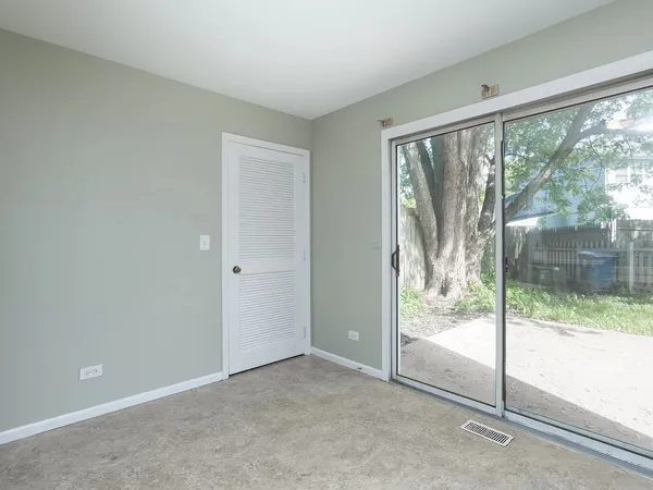 $2,300 | 1227 Andover Circle, Aurora, IL 60504