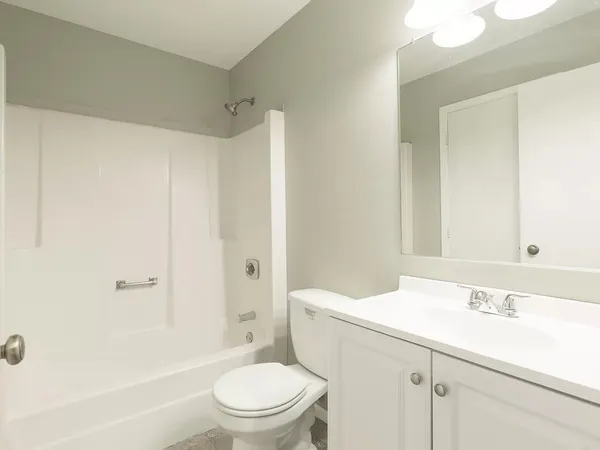 $2,300 | 1227 Andover Circle, Aurora, IL 60504