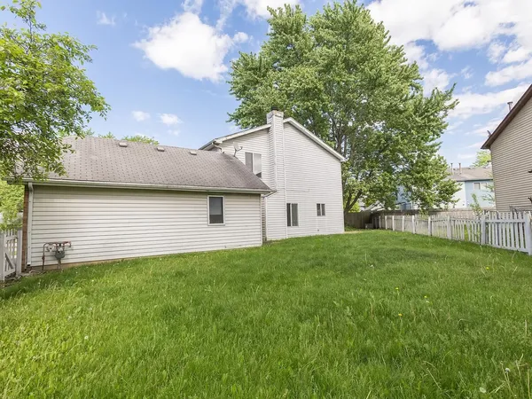 $2,300 | 1227 Andover Circle, Aurora, IL 60504