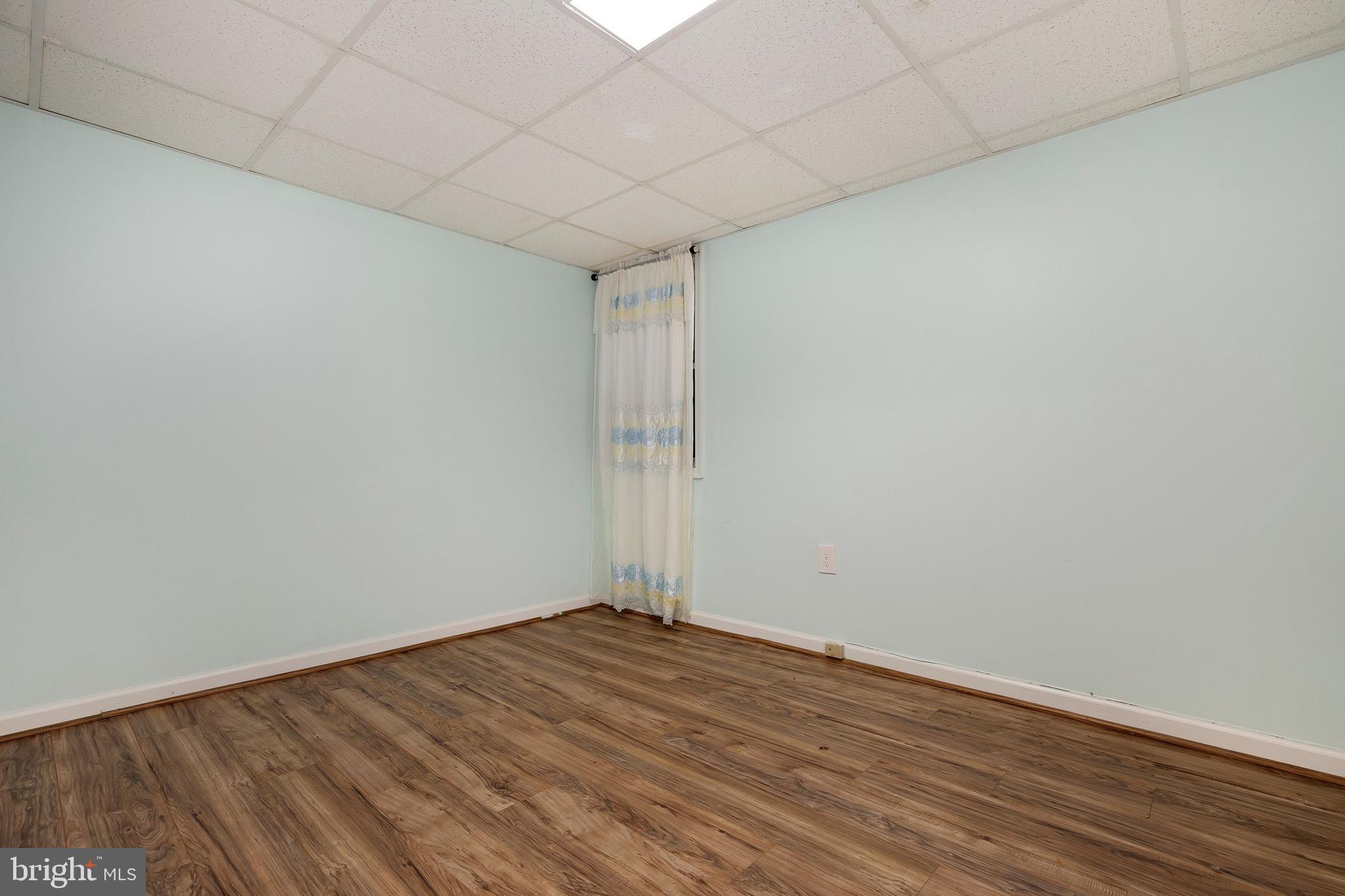 11564 Shadbush Court Reston, VA 20191 - Photo 12 of 37