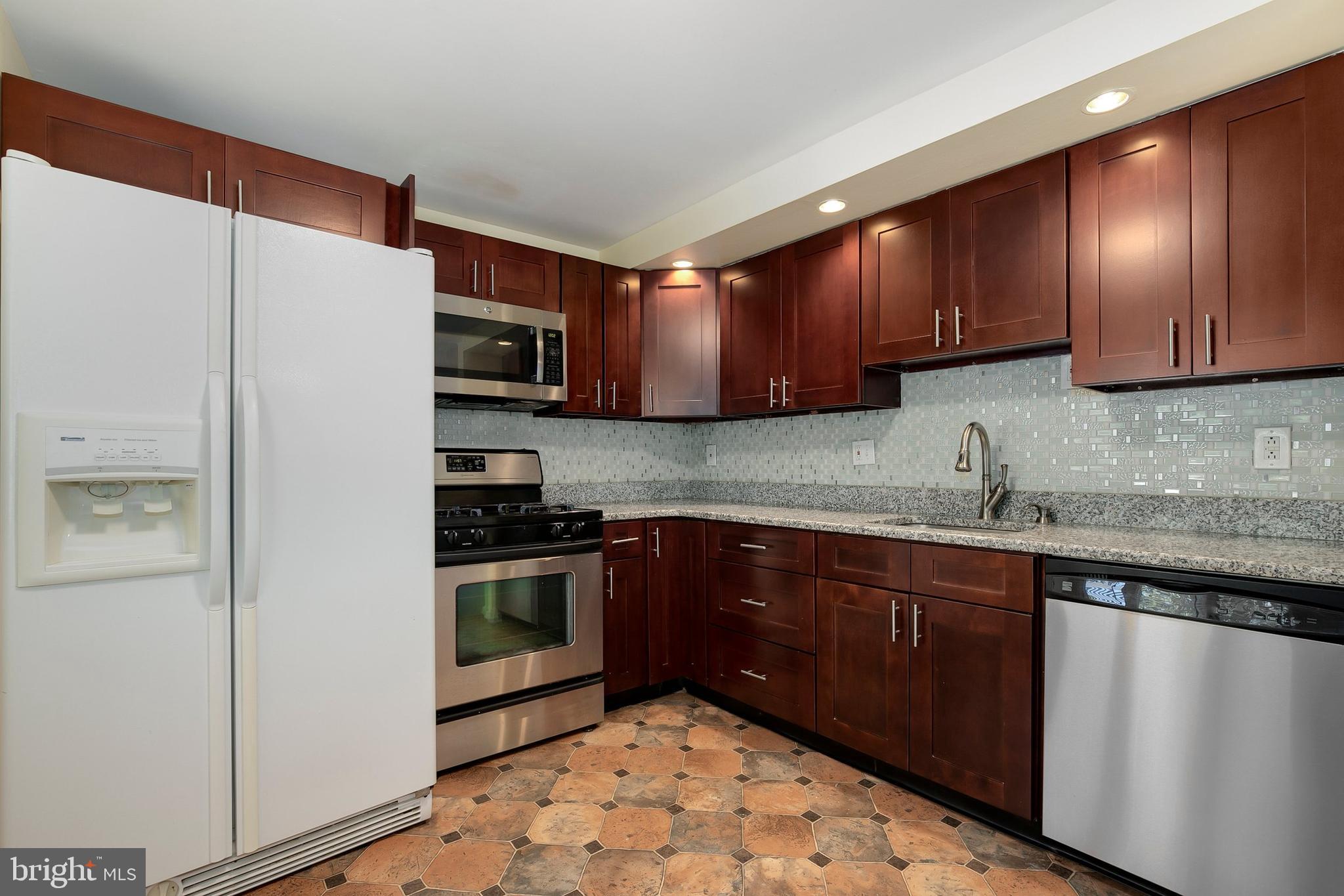 11564 Shadbush Court Reston, VA 20191 - Photo 4 of 37