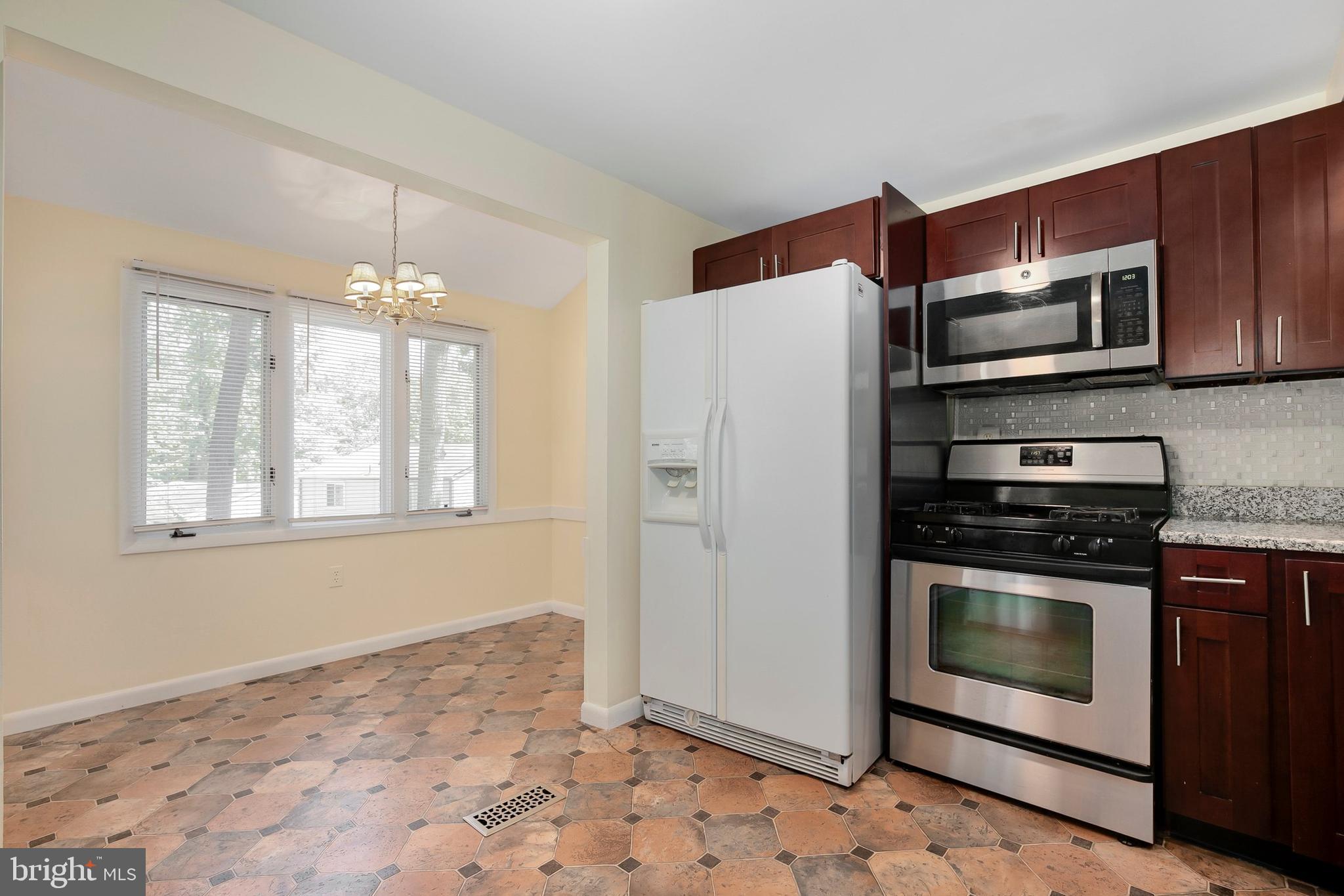 11564 Shadbush Court Reston, VA 20191 - Photo 5 of 37