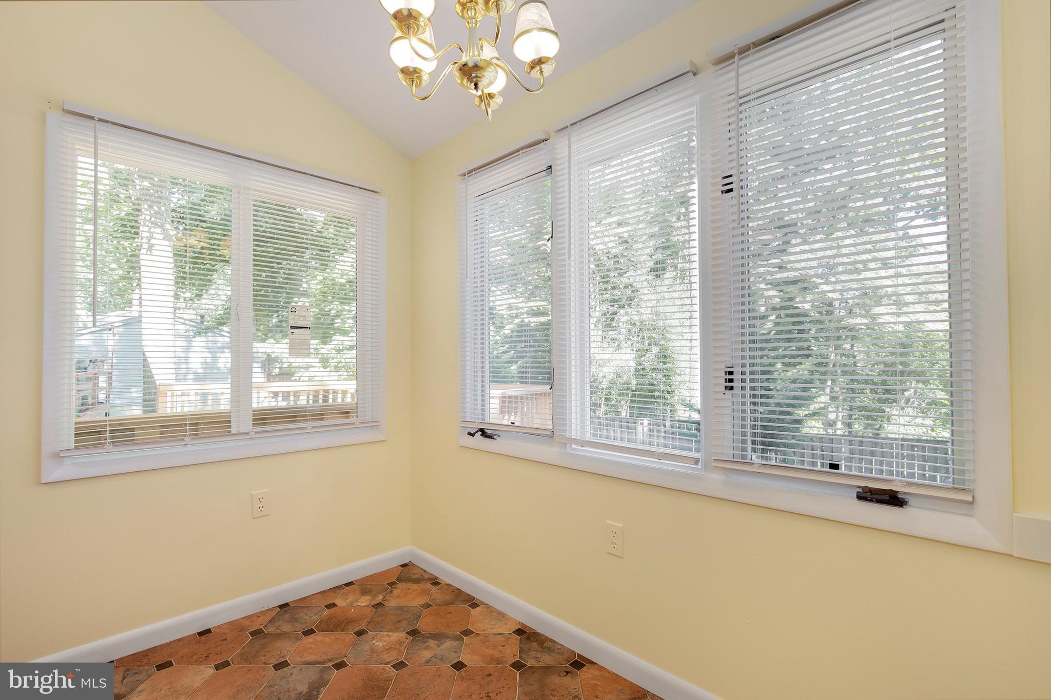 11564 Shadbush Court Reston, VA 20191 - Photo 9 of 37