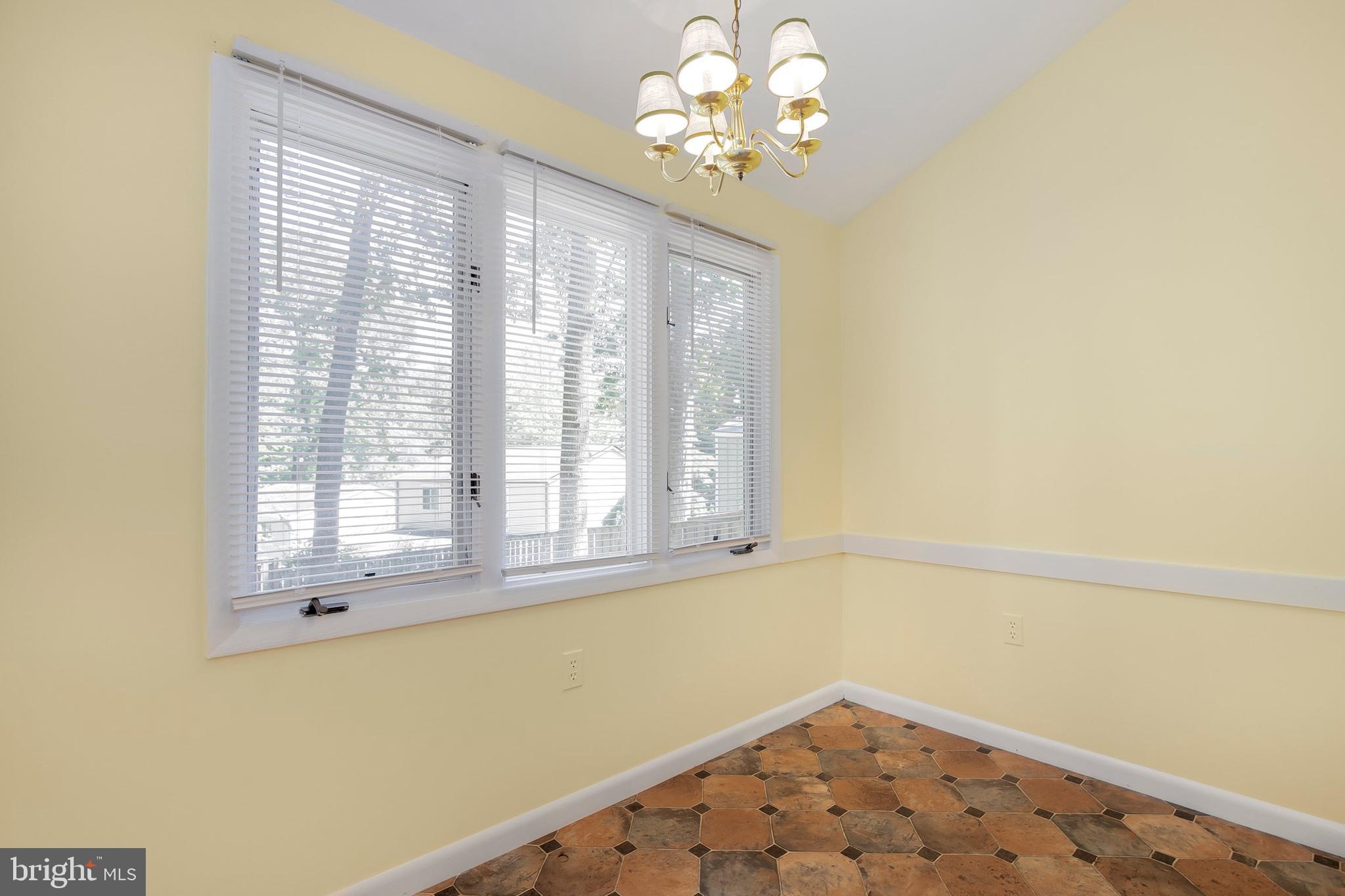 11564 Shadbush Court Reston, VA 20191 - Photo 10 of 37