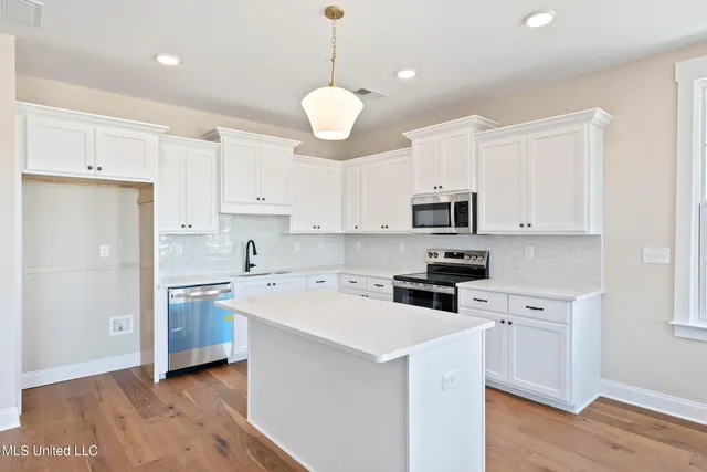 $299,900 | 709 Bolivar Drive, Nesbit, MS 38651