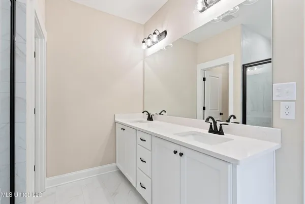 $299,900 | 709 Bolivar Drive, Nesbit, MS 38651