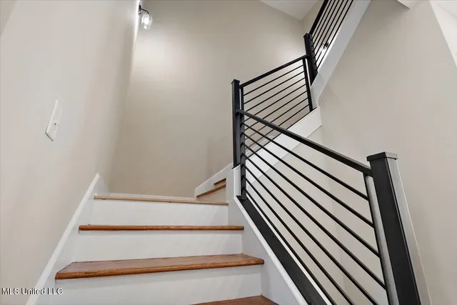 $299,900 | 709 Bolivar Drive, Nesbit, MS 38651