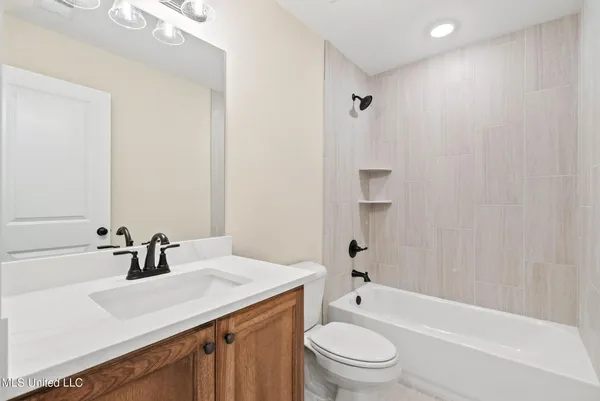 $299,900 | 709 Bolivar Drive, Nesbit, MS 38651