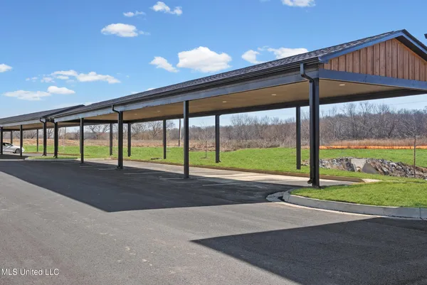 $299,900 | 709 Bolivar Drive, Nesbit, MS 38651