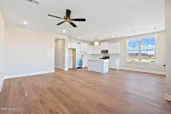 $299,900 | 709 Bolivar Drive, Nesbit, MS 38651