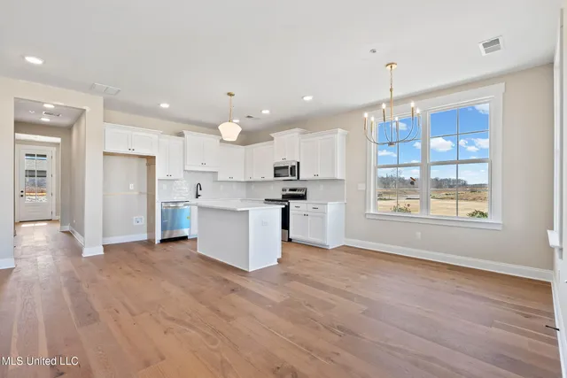 $299,900 | 709 Bolivar Drive, Nesbit, MS 38651