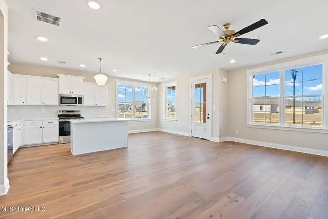 $299,900 | 709 Bolivar Drive, Nesbit, MS 38651