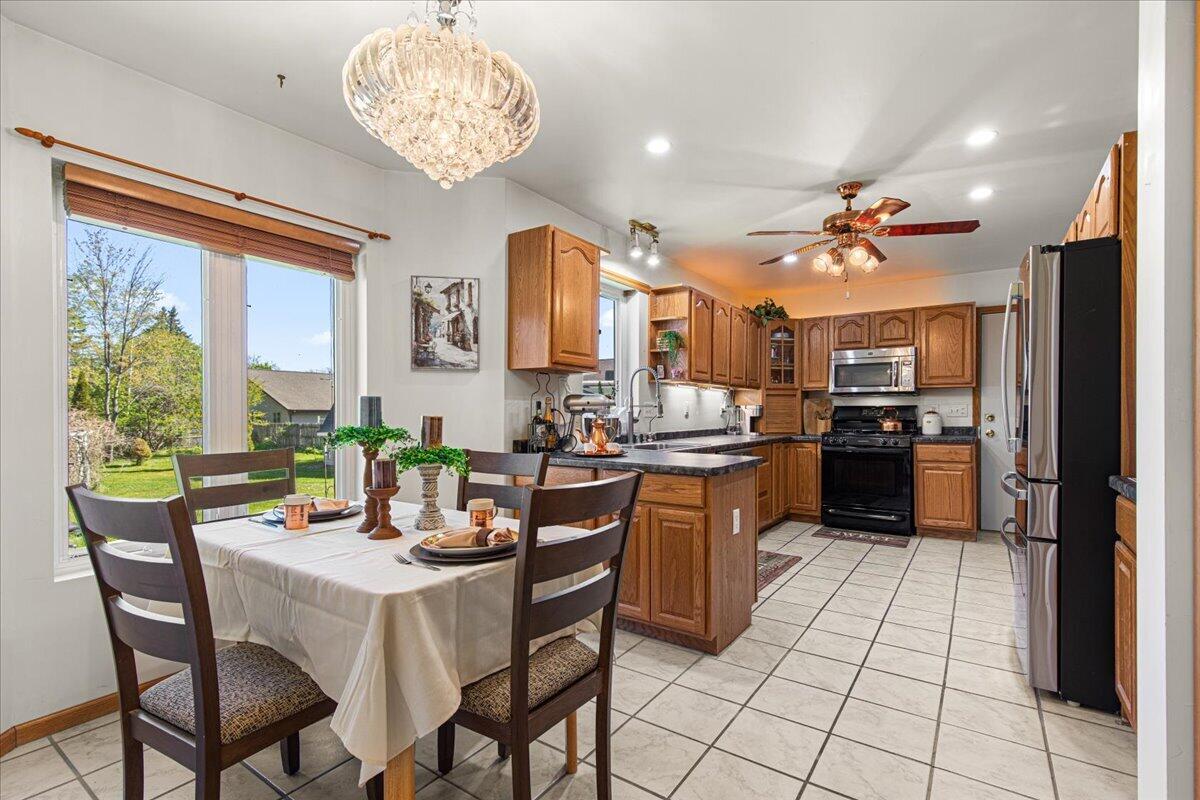 2350 East Sandy Acre Road West Bend, WI 53090 - Photo 9 of 42 Cooks Kitchen