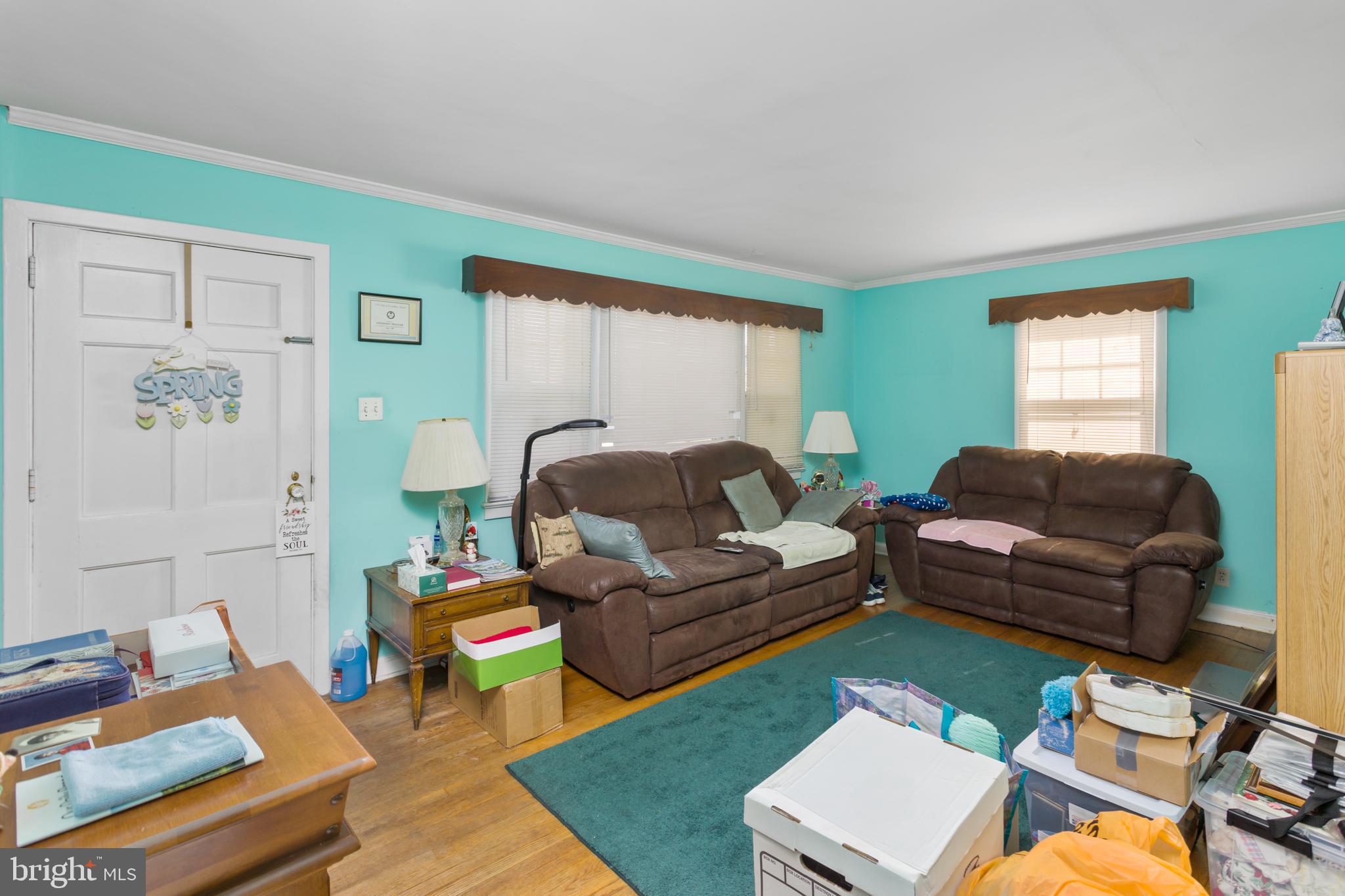 920 Barnt-Deklyn Road Hamilton, NJ 08610 - Photo 5 of 26 a living room with furniture and a window