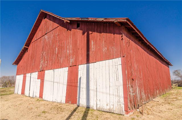 4442 Barren Plains Road Springfield, TN 37172 - Photo 5 of 20 Barn for horses