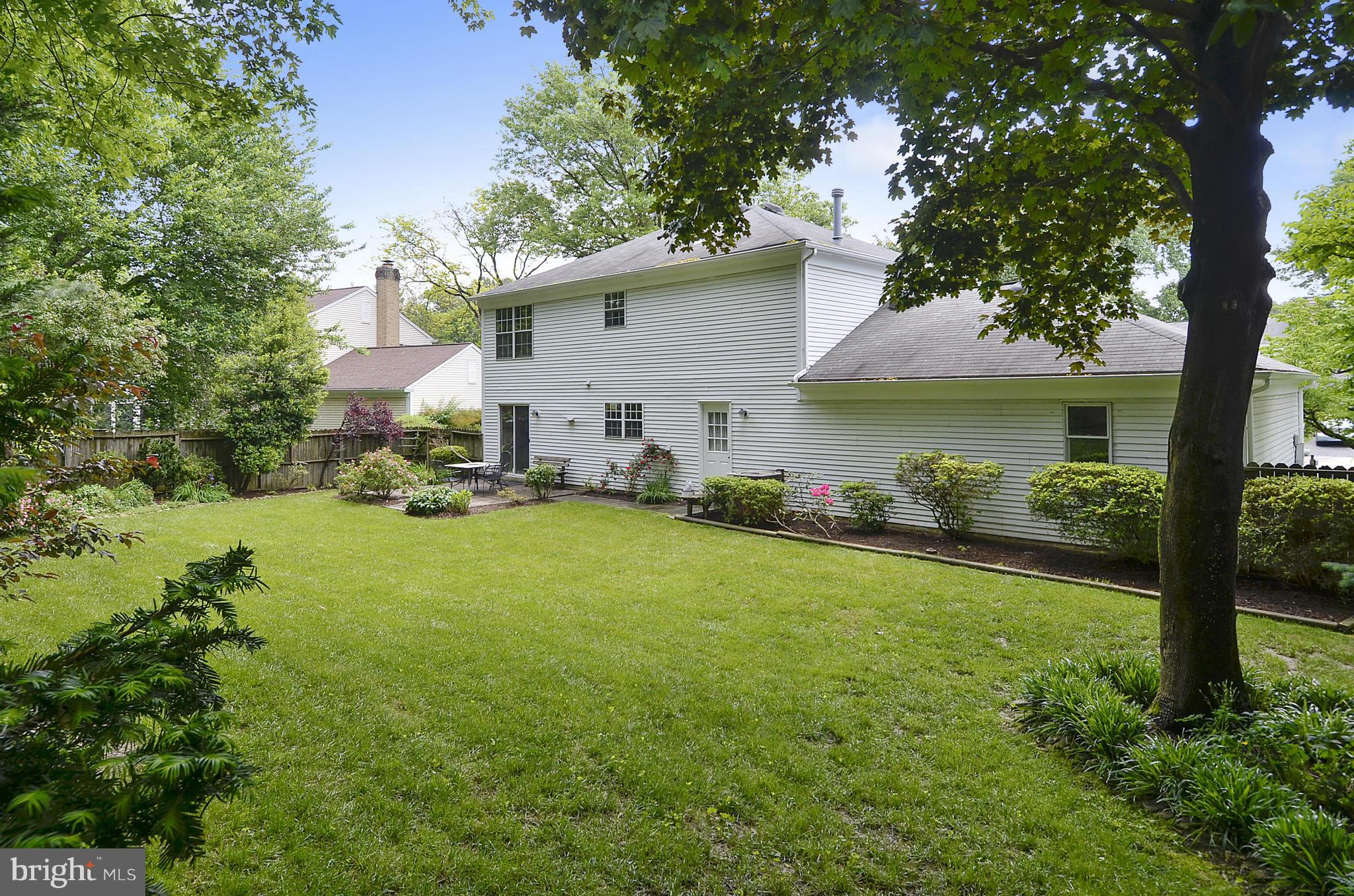 803 Pointer Ridge Drive Gaithersburg, MD 20878 - Photo 25 of 26 Exterior (Rear)