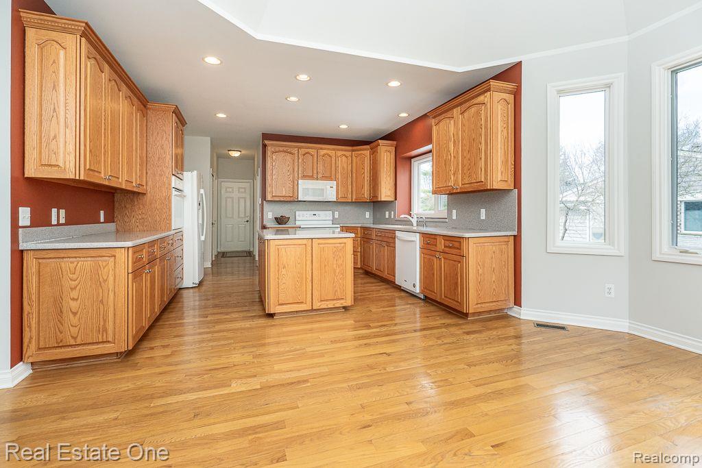 85 Orchardale Drive Rochester, MI 48309 - Photo 14 of 38 Spacious Kitchen with extra built-in oven