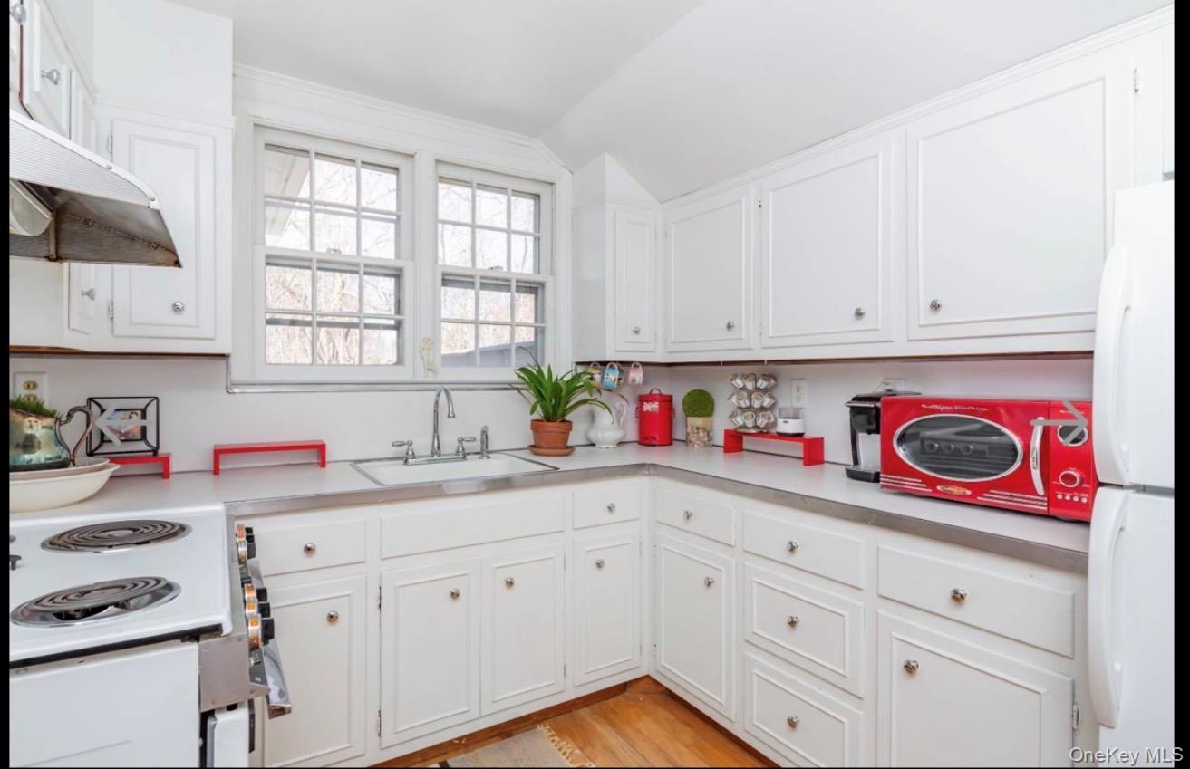 1680 North Sea Road Southampton, NY 11968 - Photo 20 of 45