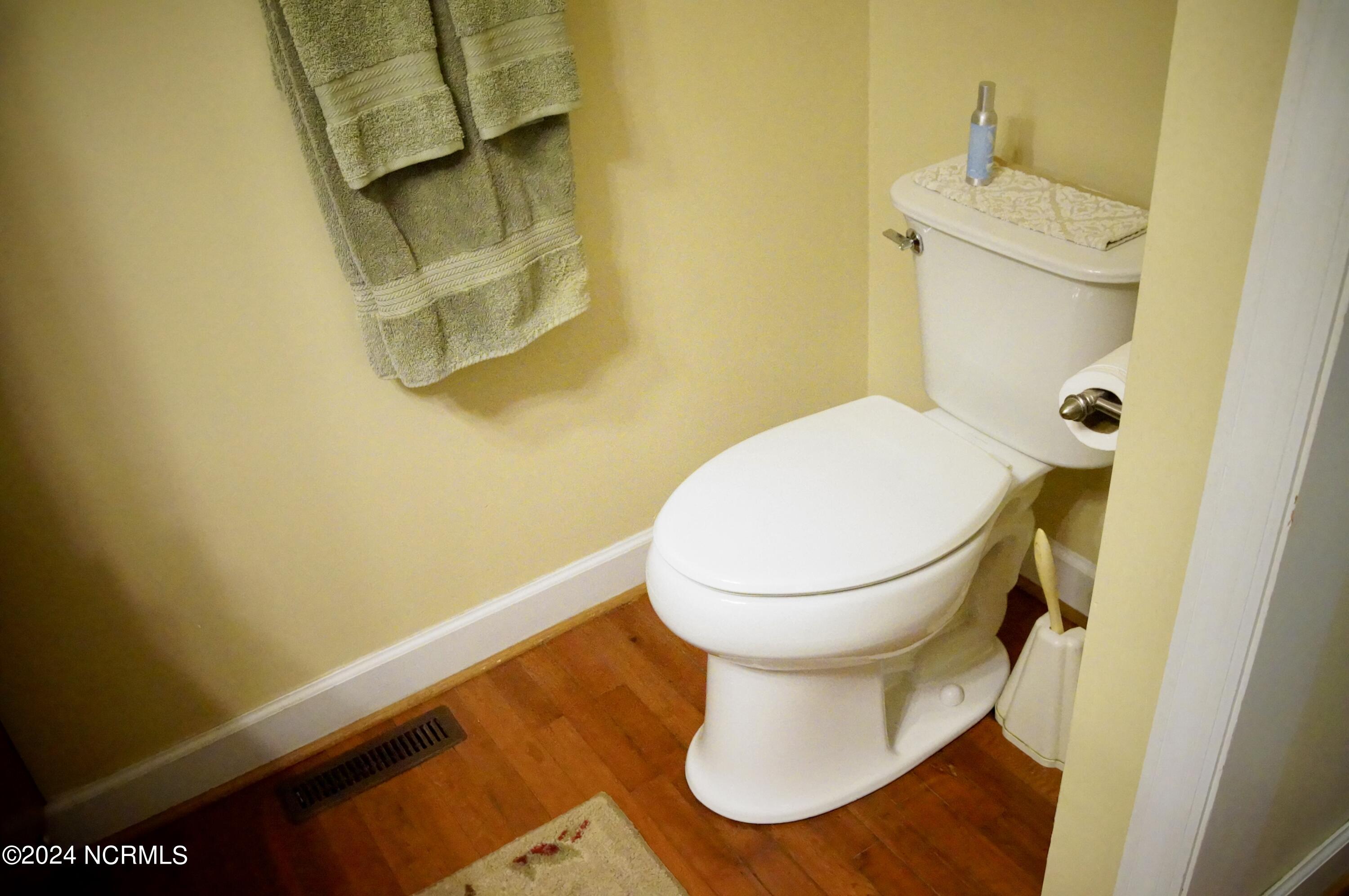 740 Taylor Heath Road Kinston, NC 28501 - Photo 29 of 37 Master bathroom