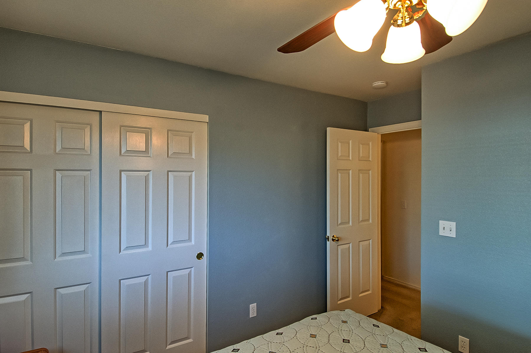 11326 Puffin Way Redding, CA 96003 - Photo 18 of 26 a view of a hallway to a room