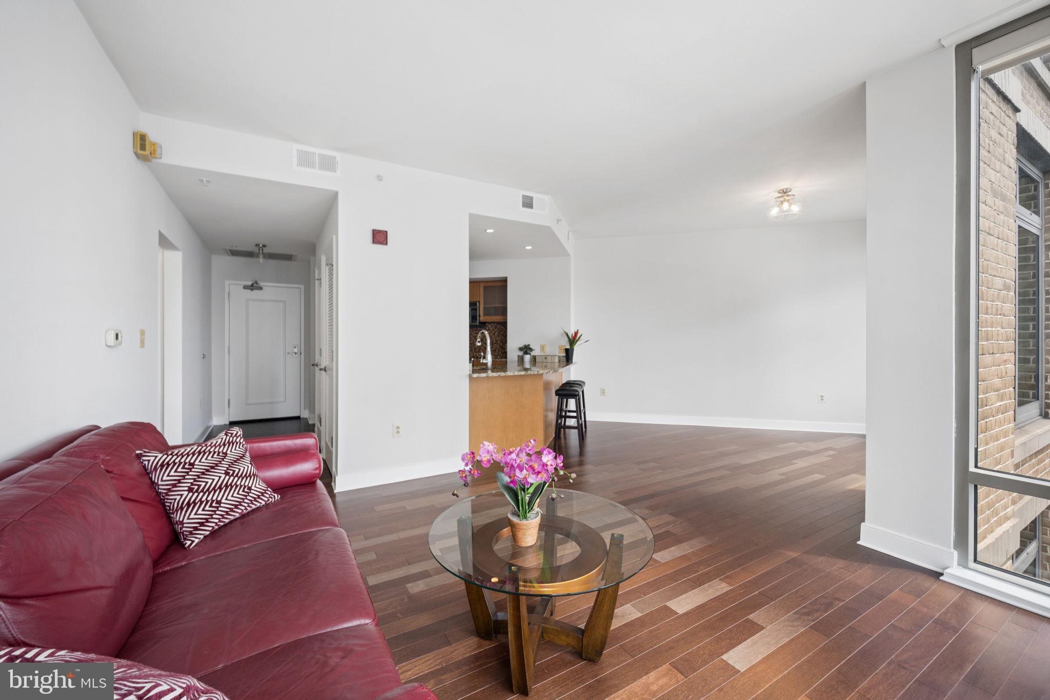 675 President Street, Unit 2002 Baltimore, MD 21202 - Photo 6 of 37 Light Filled!