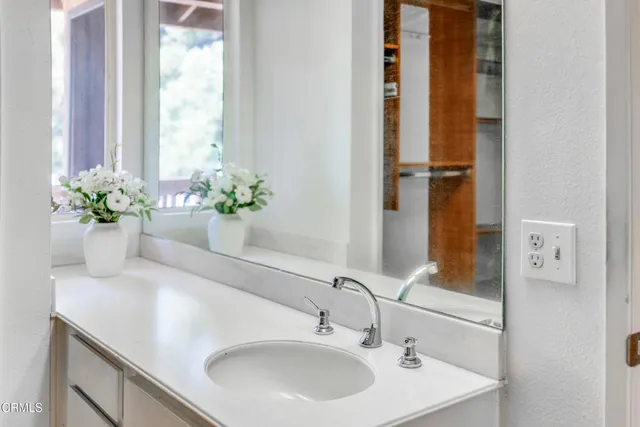 $649,000 | 945 McHugh Court, Ventura, CA 93003