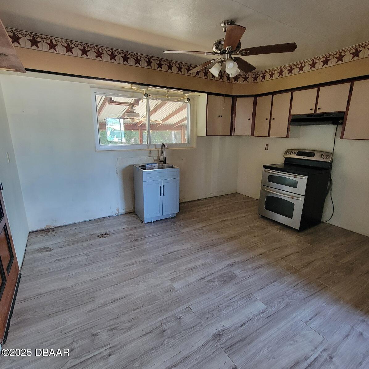 314 Hart Avenue Edgewater, FL 32132 - Photo 13 of 13 20251216_130823