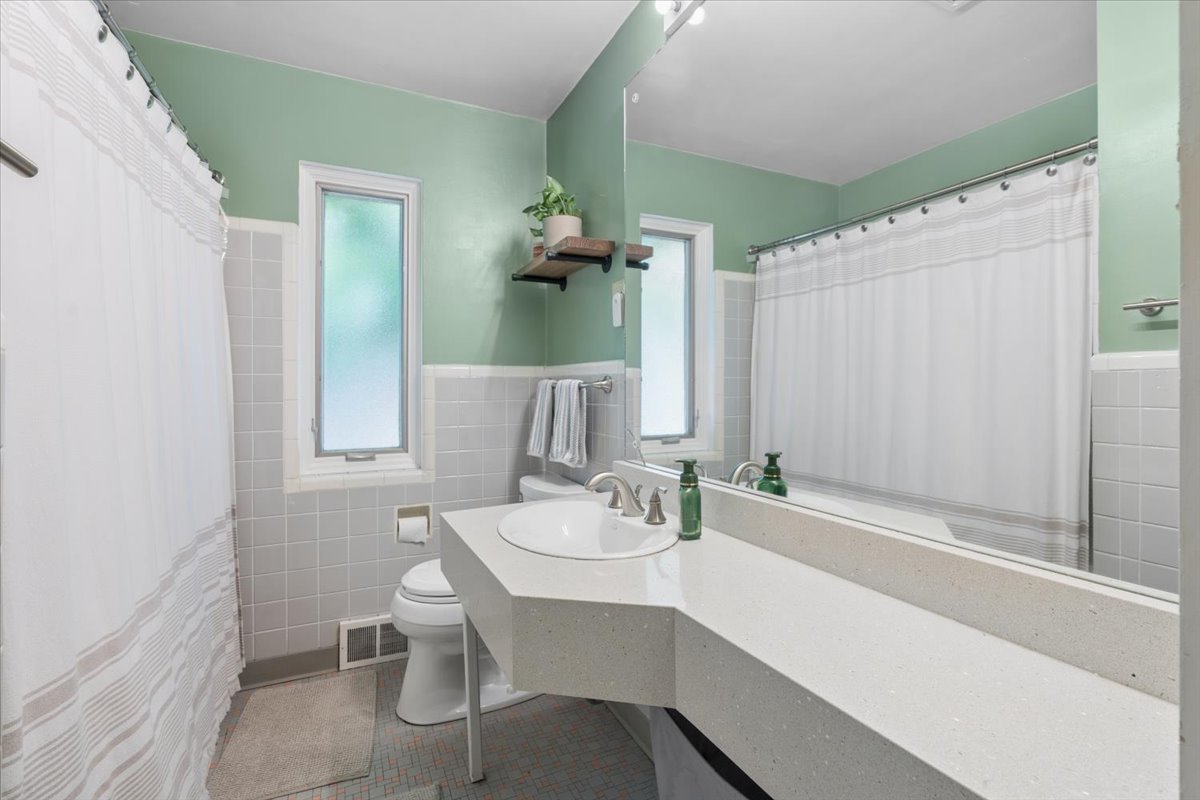 2422 Ridgeway Avenue Evanston, IL 60201 - Photo 14 of 26