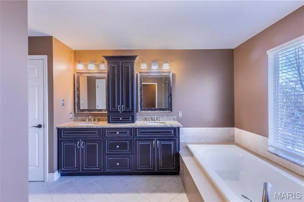$699,900 | 752 Charleston Oaks Drive, Ballwin, MO 63021