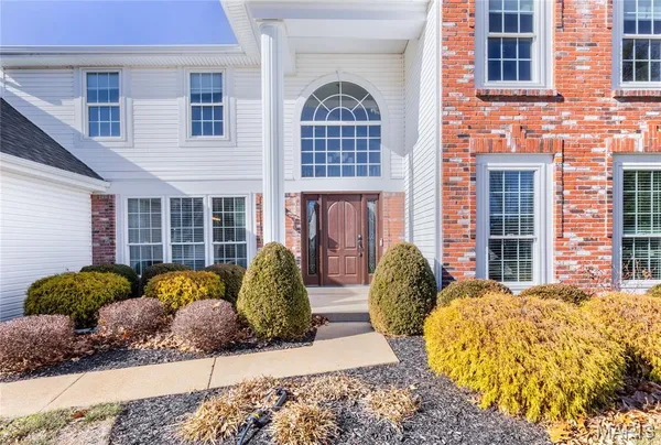 $699,900 | 752 Charleston Oaks Drive, Ballwin, MO 63021