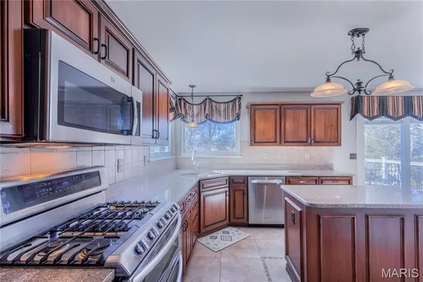 $699,900 | 752 Charleston Oaks Drive, Ballwin, MO 63021