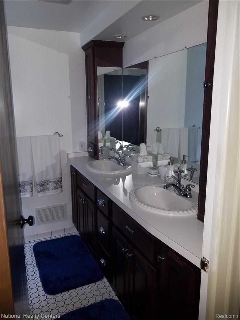27045 Harvard Road Southfield, MI 48076 - Photo 43 of 66 Master Bedroom Double Sink