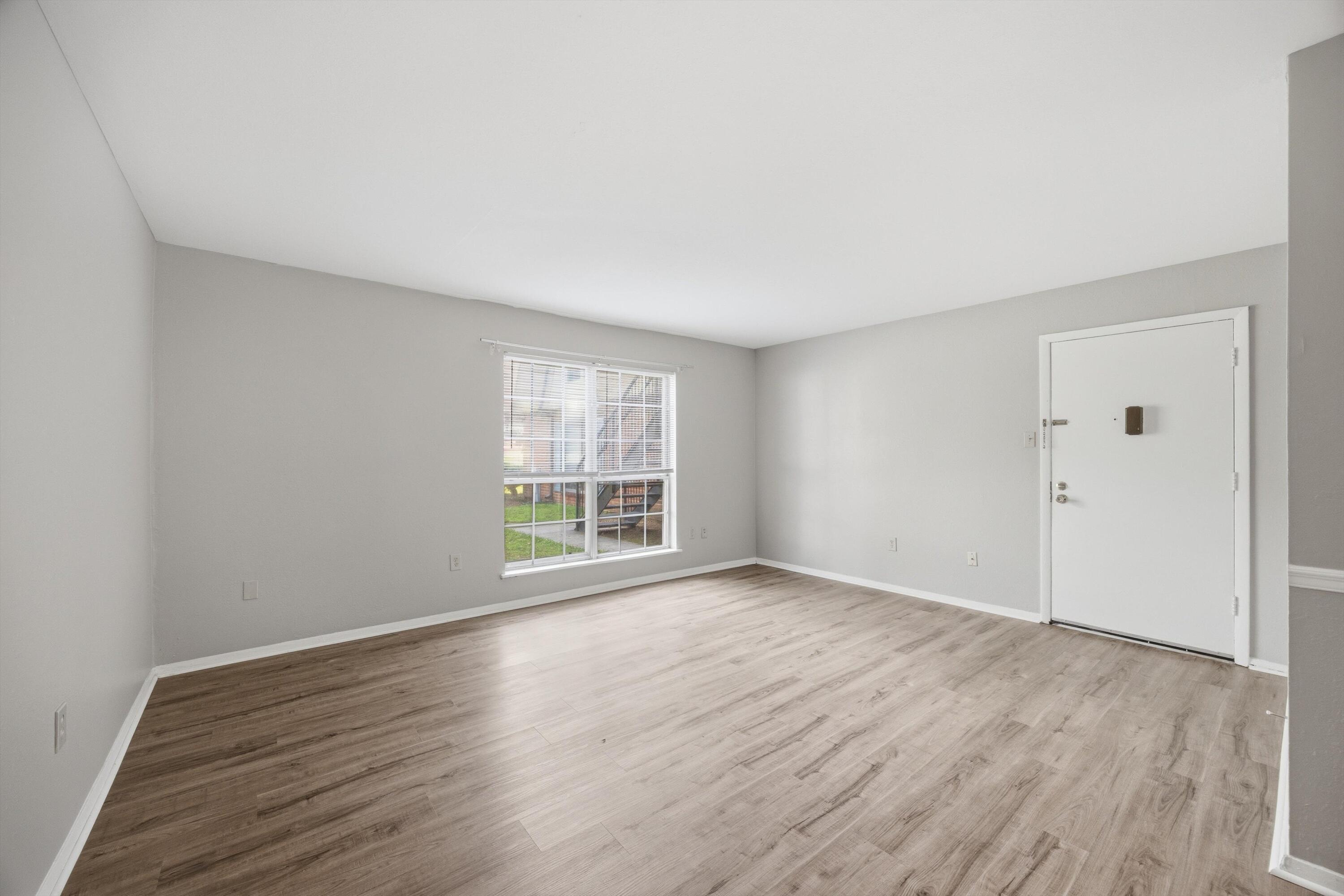 900 Mountain Creek Road, Unit Q264 Chattanooga, TN 37405 - Photo 4 of 23 04-900MtnCreekRd-AptQ264-5