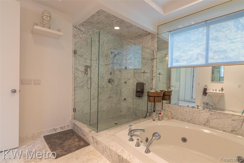 2085 Lone Pine Road West Bloomfield, MI 48302 - Photo 38 of 57