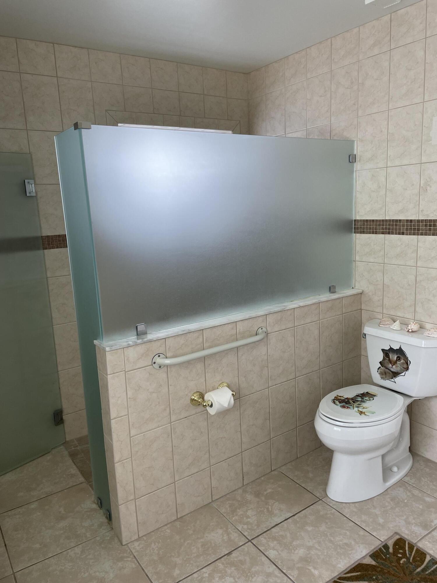 6069 Old Court Road, Unit 101 Boca Raton, FL 33433 - Photo 18 of 50 bathroom