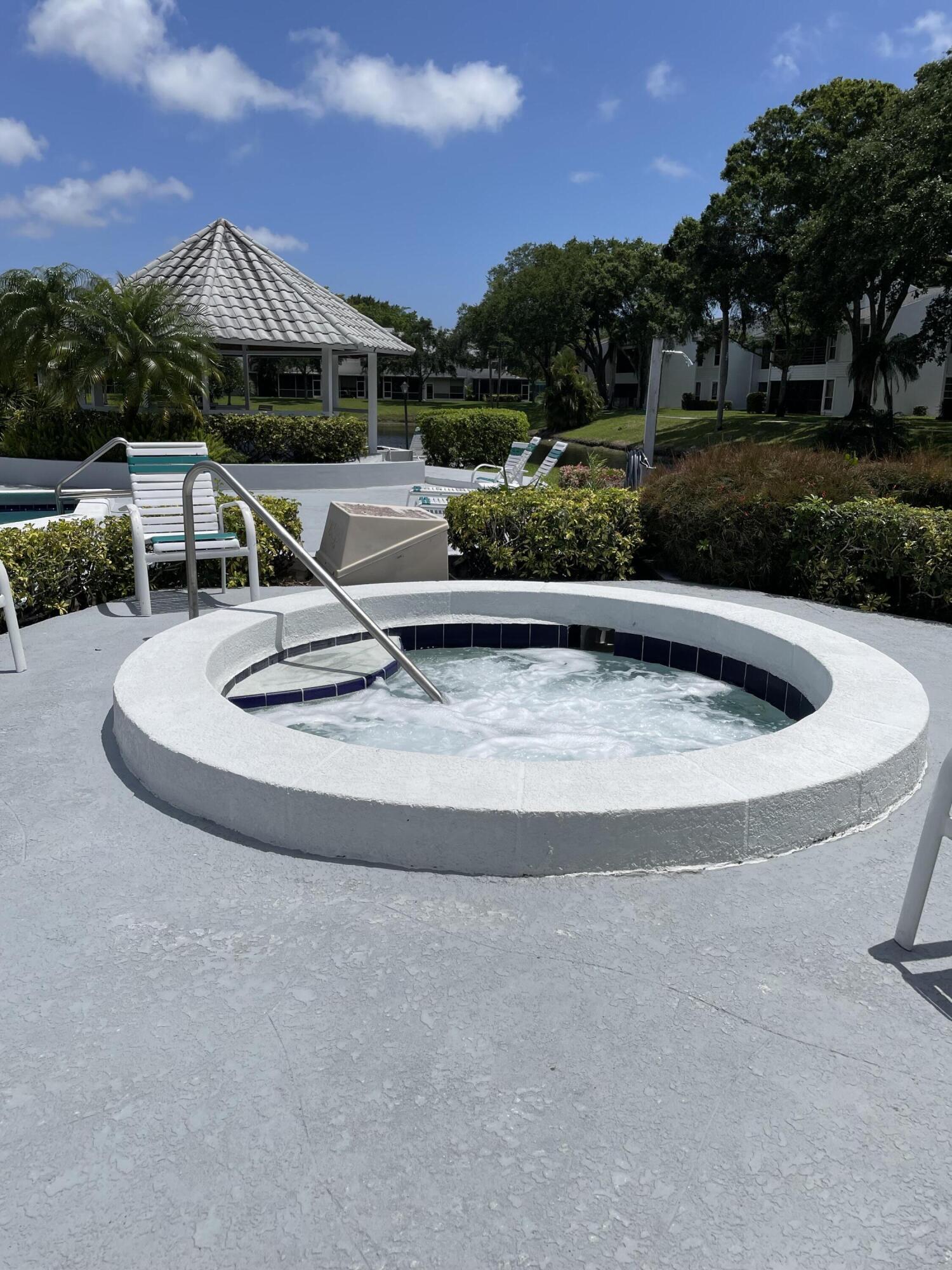 6069 Old Court Road, Unit 101 Boca Raton, FL 33433 - Photo 40 of 50 Jacuzzi