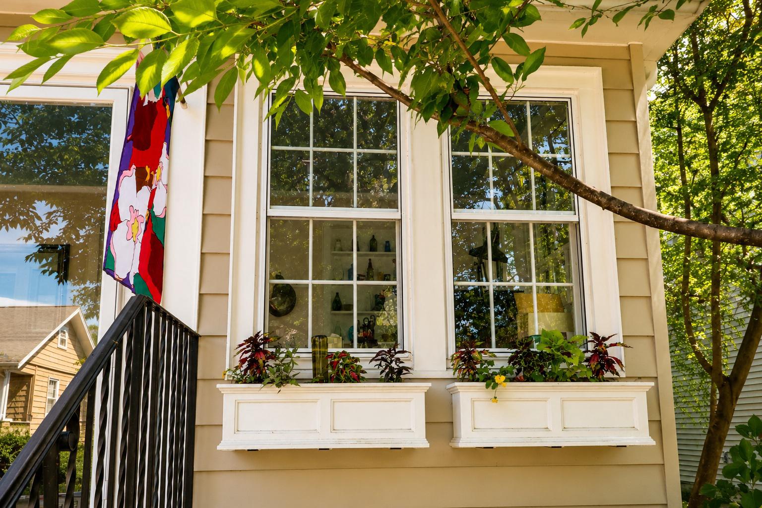 15 East Walnut Street Alexandria, VA 22301 - Photo 62 of 77 Beauifully mantained window boxes in front