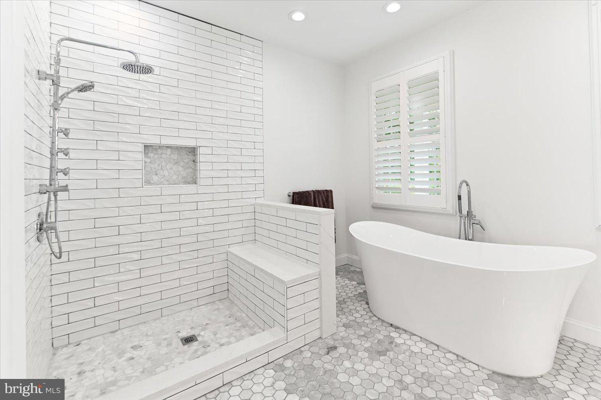 10204 Ruffian Lane Berlin, MD 21811 - Photo 27 of 70 Primary bathroom with stand alone tub