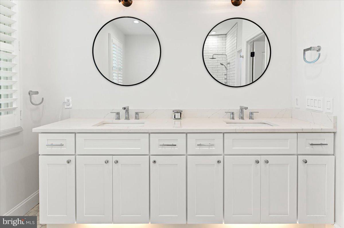 10204 Ruffian Lane Berlin, MD 21811 - Photo 28 of 70 Primary bathroom with double vanity