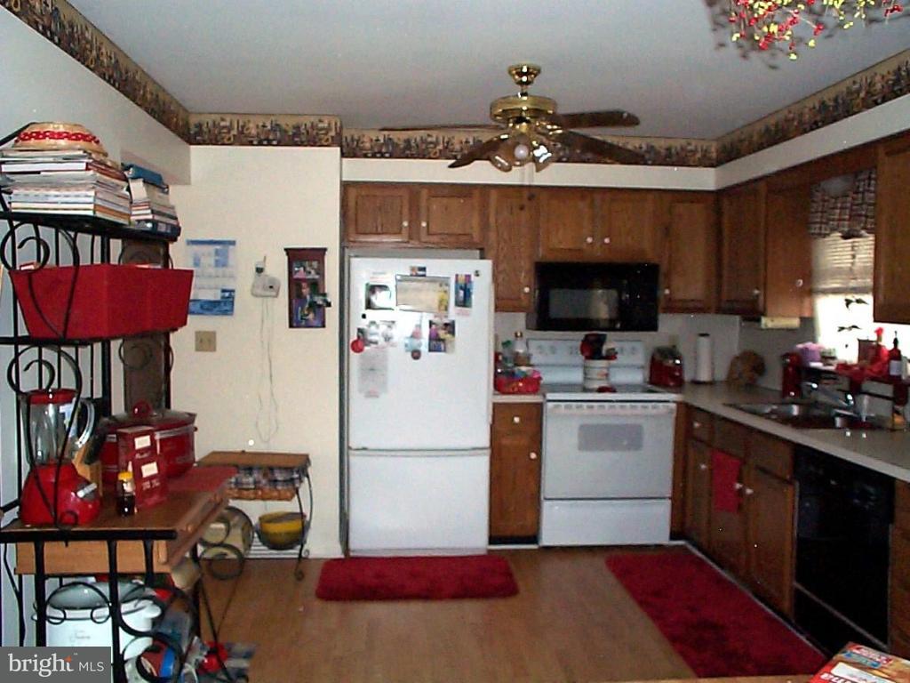 21 Barnhill Road Denver, PA 17517 - Photo 3 of 12 Gallery Image 3