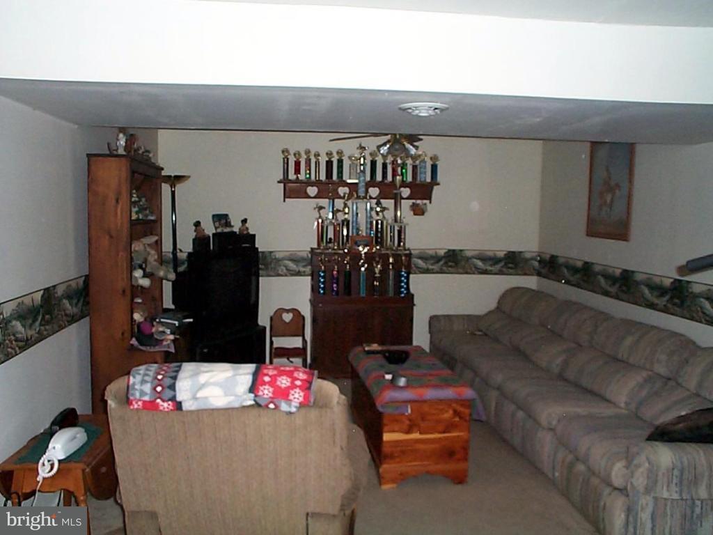 21 Barnhill Road Denver, PA 17517 - Photo 6 of 12 Gallery Image 6