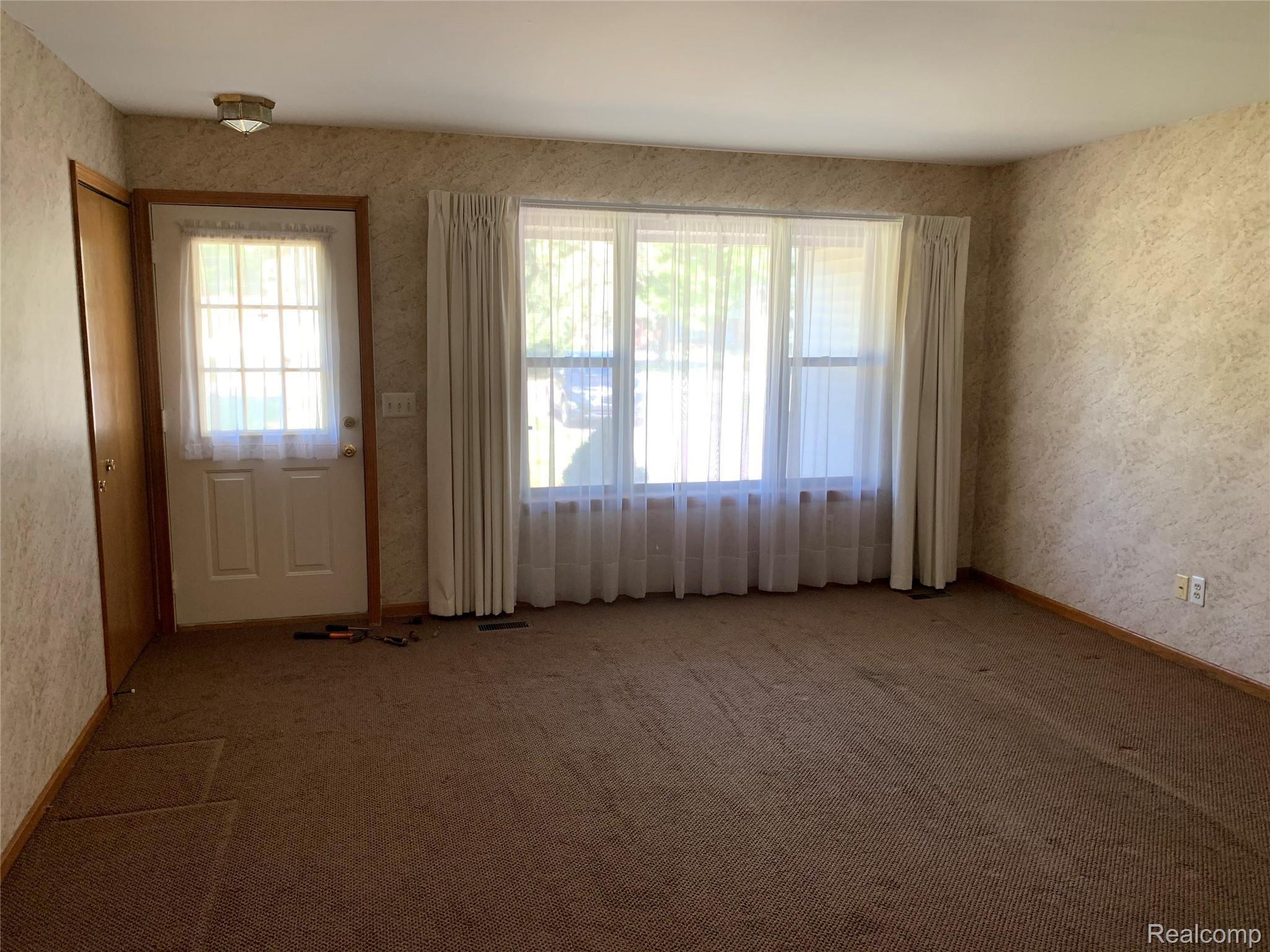 2930 Michigan Road Port Huron, MI 48060 - Photo 16 of 28 IMG-1616.jpg