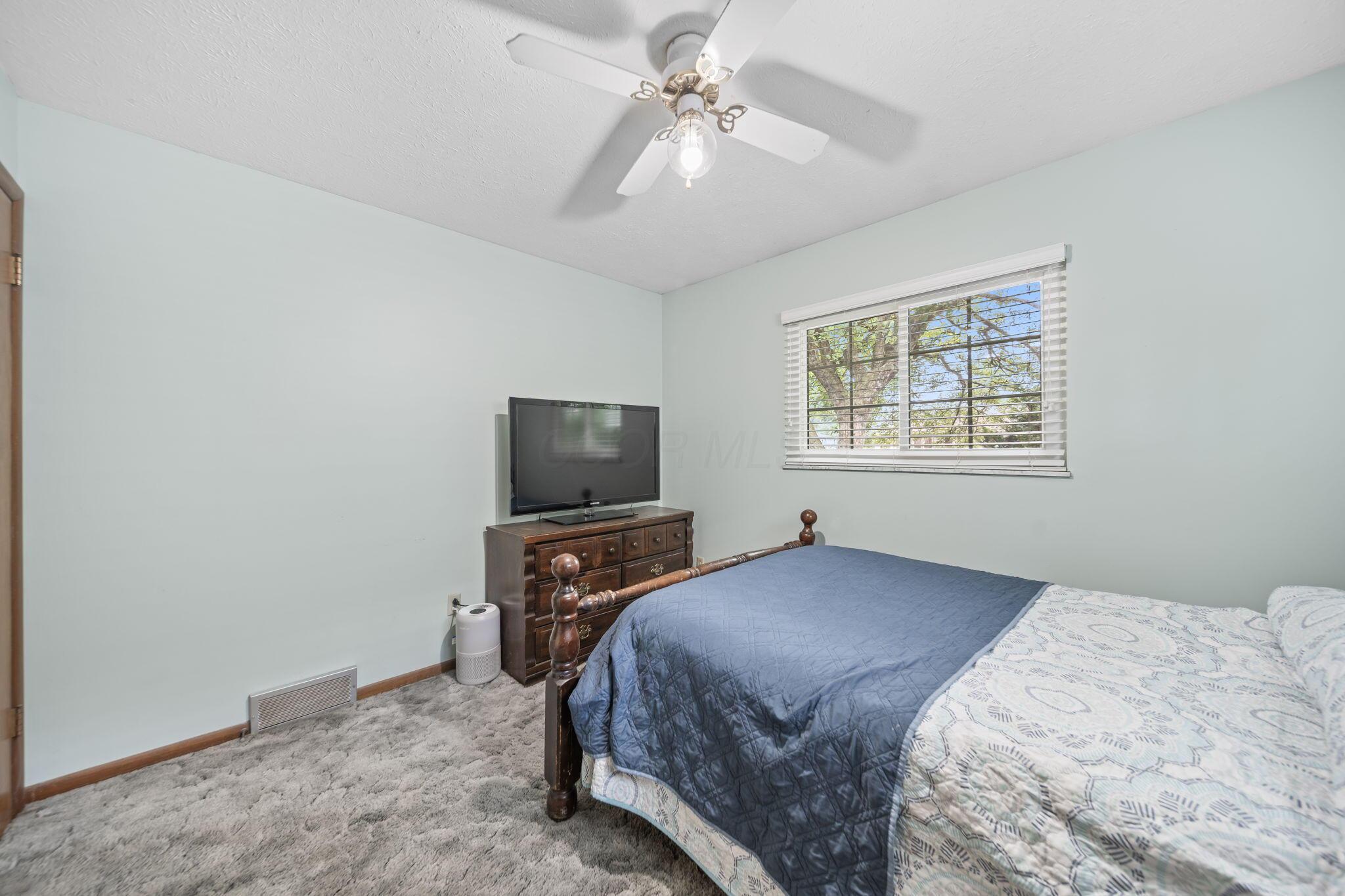 390 Dunbarton Road Columbus, OH 43230 - Photo 13 of 20 30-web-or-mls-A7402852