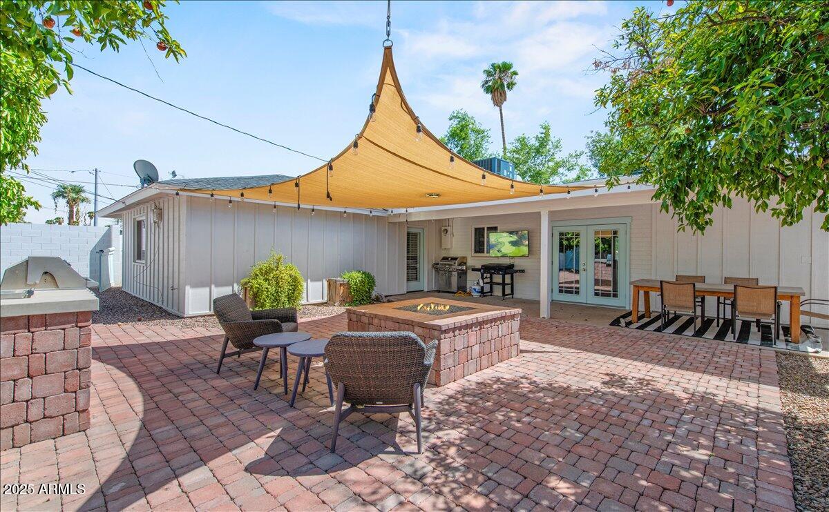 6520 East Osborn Road Scottsdale, AZ 85251 - Photo 17 of 21 a view of a dinning table and chairs in patio