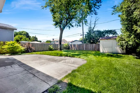 $565,000 | 9138 4 Winds Way, Skokie, IL 60076