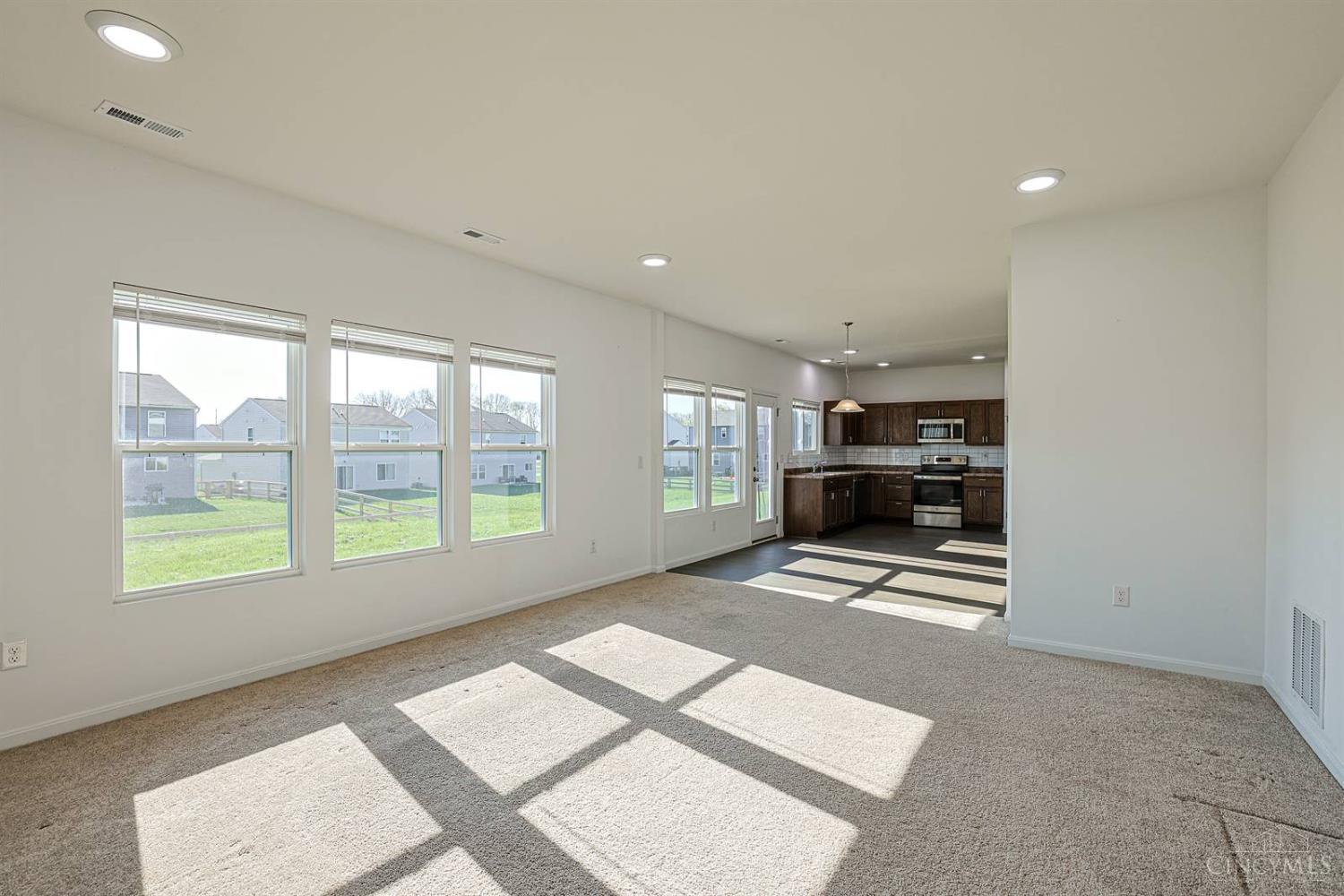 1265 Soaring Way Maineville, OH 45039 - Photo 8 of 37
