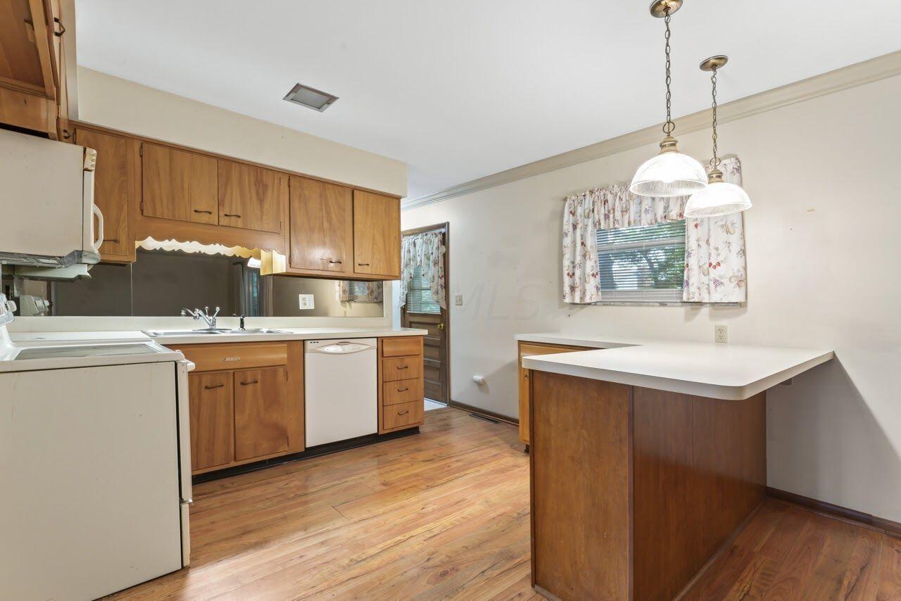 436 Reverie Place Newark, OH 43055 - Photo 3 of 38 Kitchen