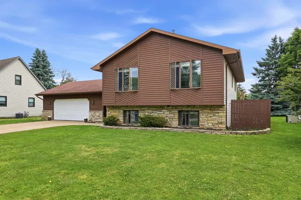$355,000 | 3236 South Whip-Poor-Will Lane, Appleton, WI 54915