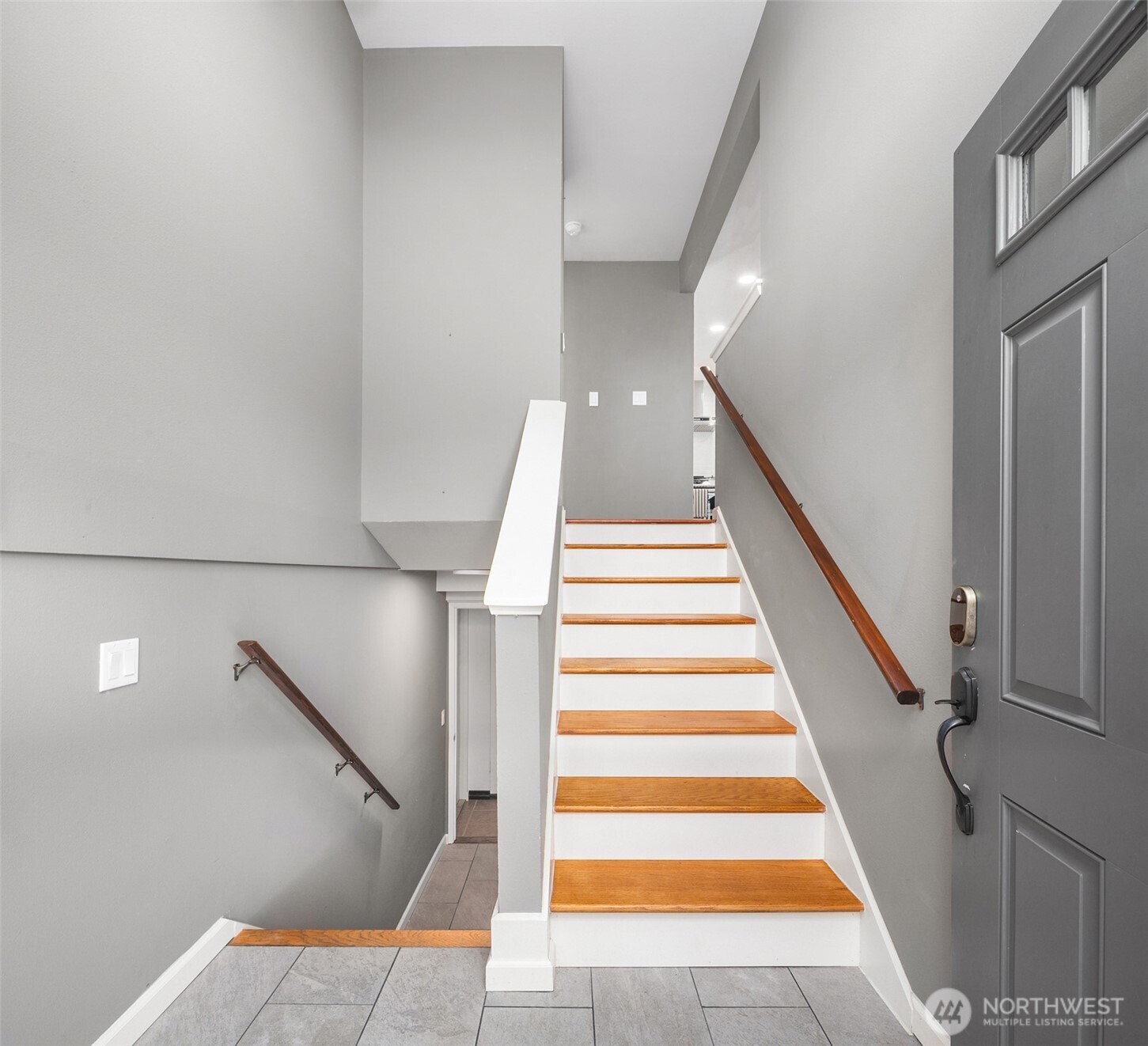 1221 Coronado Place Edmonds, WA 98020 - Photo 2 of 32 a view of entryway