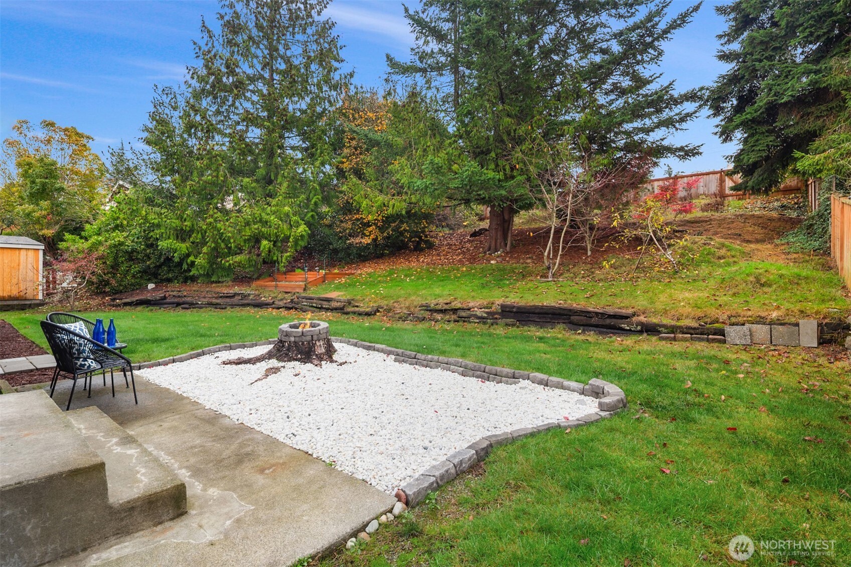 1221 Coronado Place Edmonds, WA 98020 - Photo 28 of 32 an outdoor space with garden